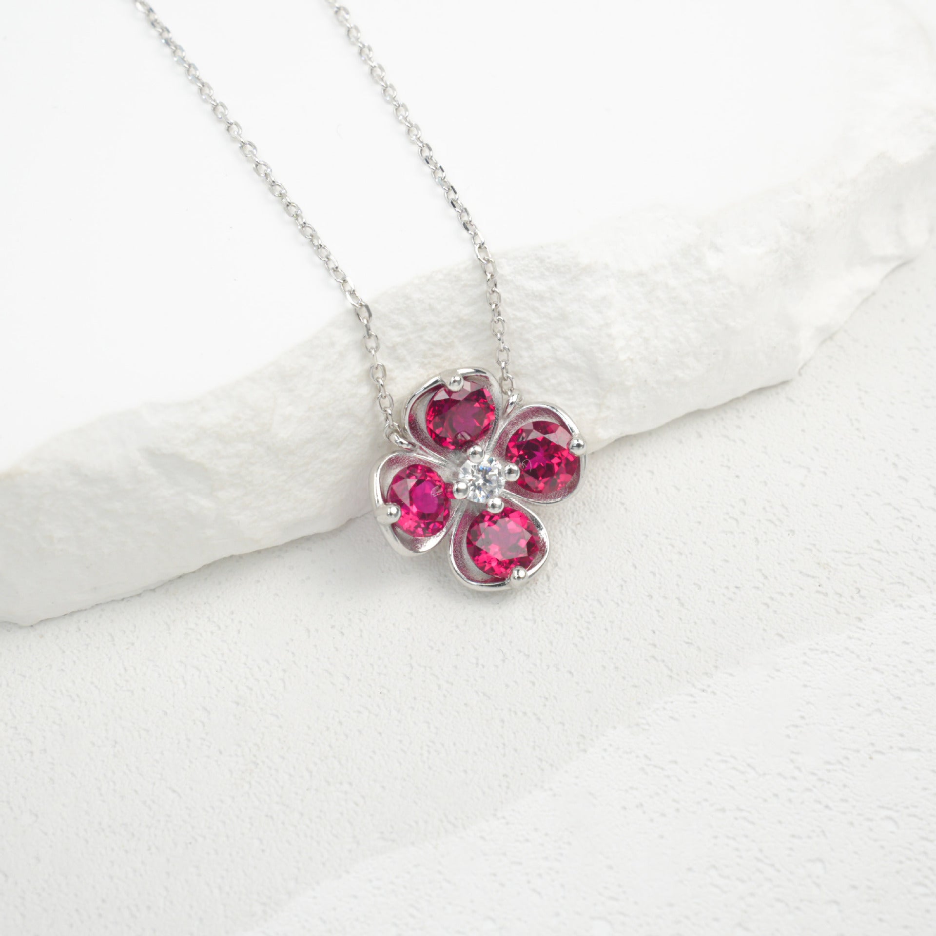 S925 Silver Four-Leaf Clover Flower Lab Ruby Pendant Necklace, Versatile Birthday Valentines - Photo 2