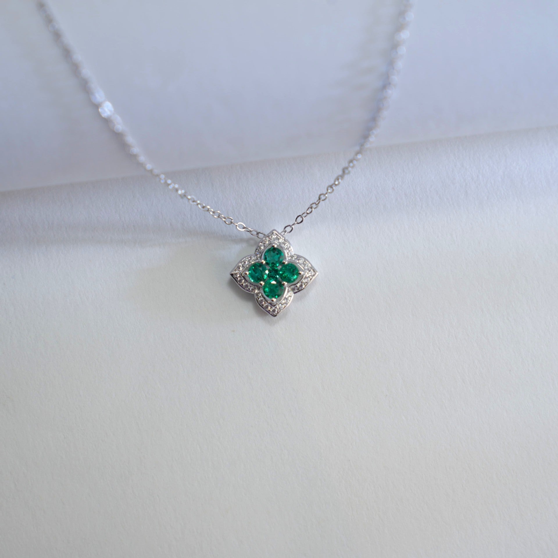 S925 Sterling Silver Lab Emerald Four-Leaf Clover Halo Pendant Necklace, Premium for Women - Photo 3