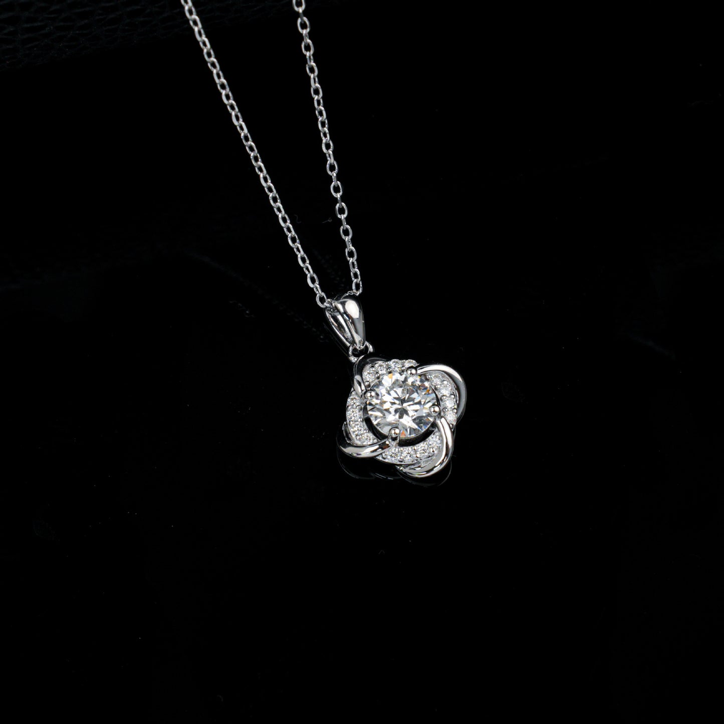 S925 Silver Pinwheel Twisted Pendant 4-Claw Centre Surround Setting, Design Elegant - Photo 4