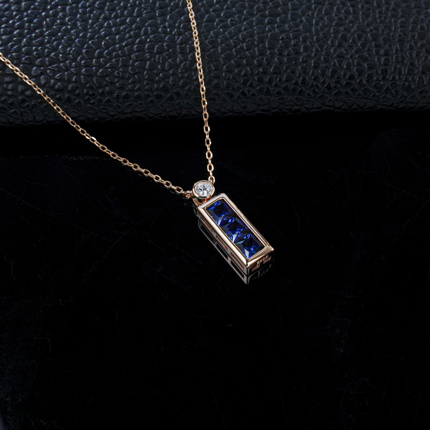S925 Silver Rose Gold Long Sapphire Simple Geometric Pendant, White-Collar Versatile Accessory - Photo 3