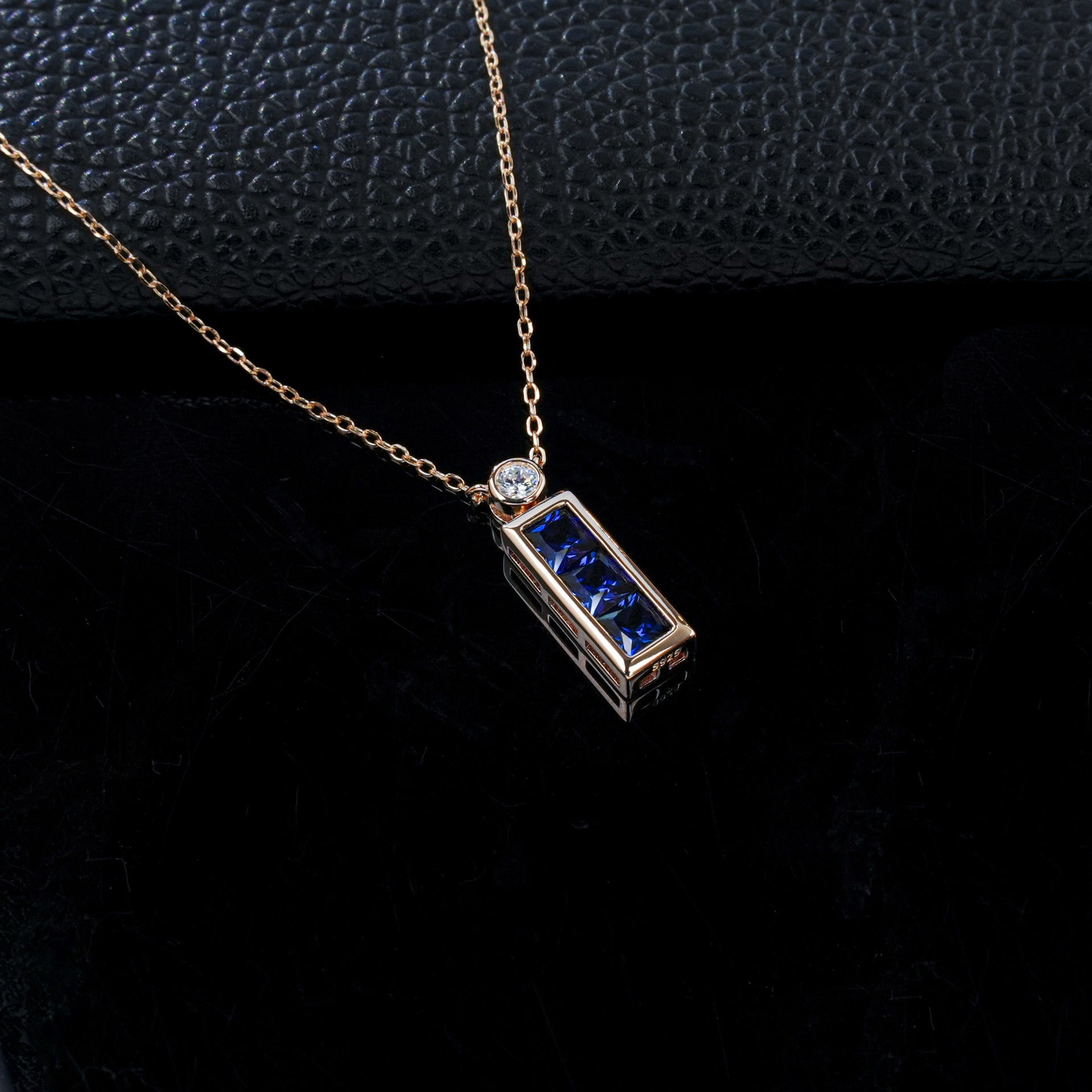 S925 Silver Rose Gold Long Sapphire Simple Geometric Pendant, White-Collar Versatile Accessory - Photo 3