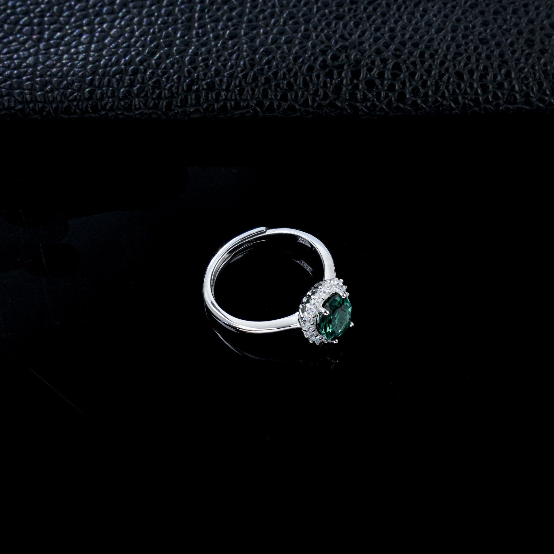 S925 Silver Oval Emerald Open Ring, Classic Halo Design - Photo 3
