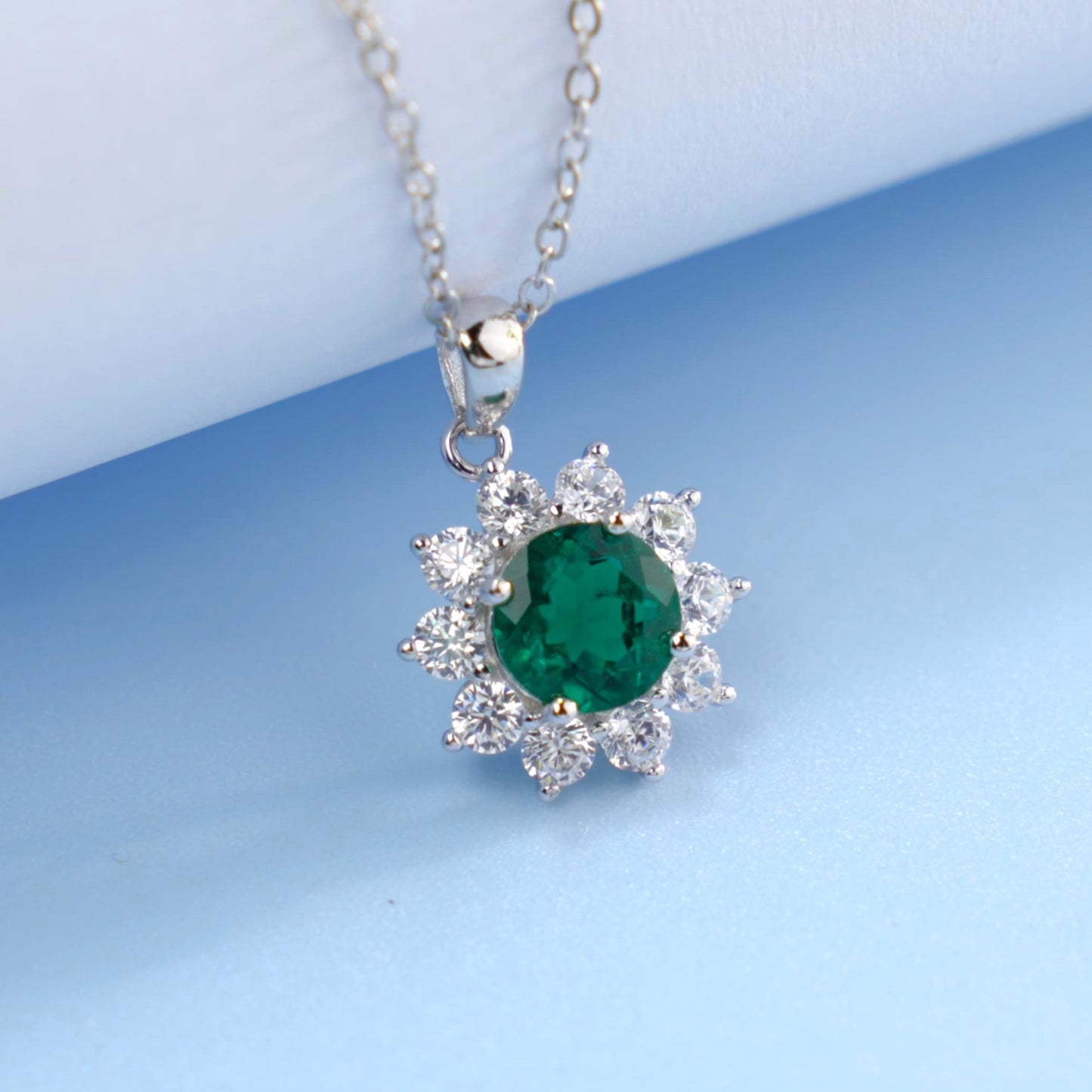 S925 Sterling Silver Lab Emerald Sunflower Halo Pendant Necklace, Vintage Versatile - Photo 2