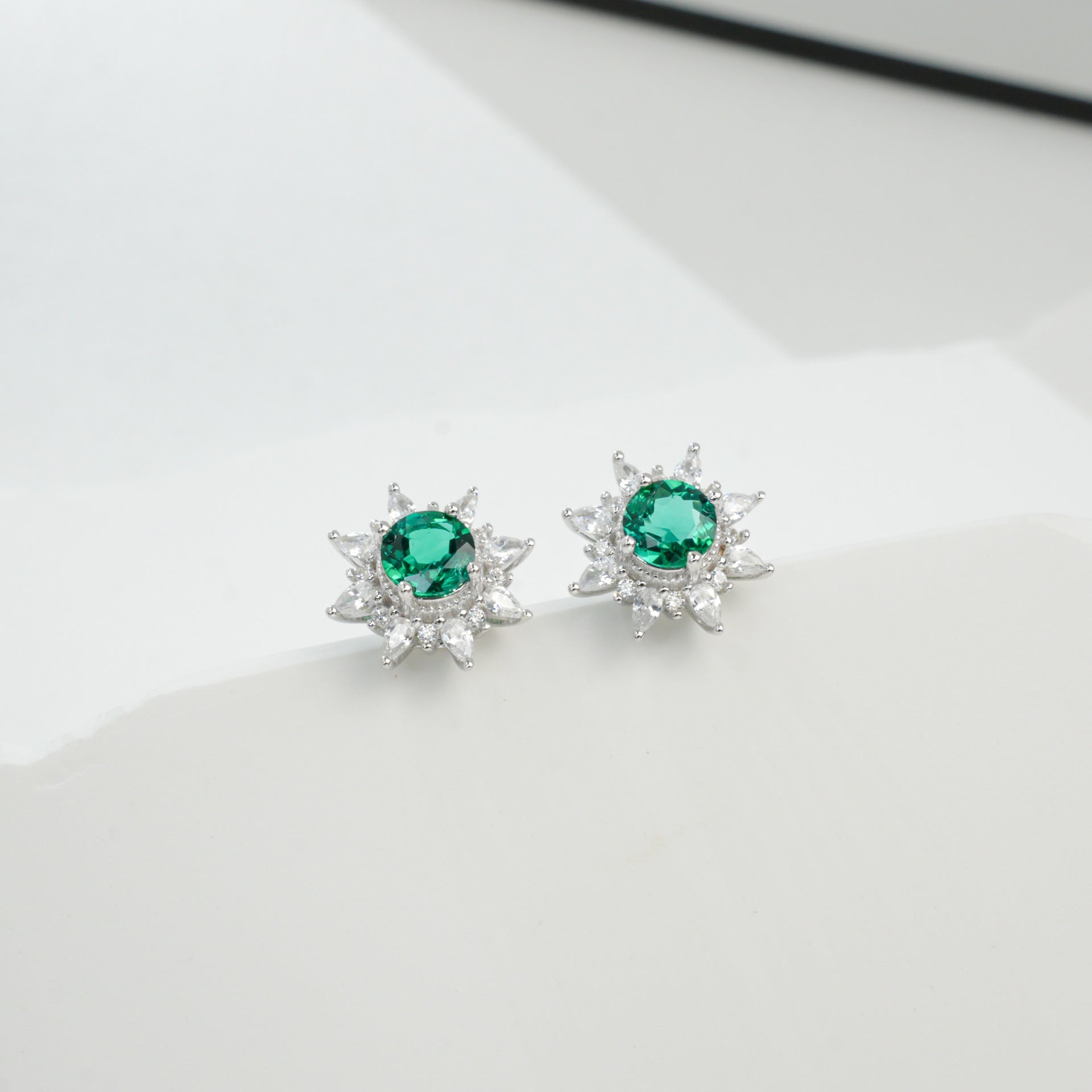 925 Sterling Silver Lab Emerald Sunflower Halo Earrings, Vintage Gift - Photo 4