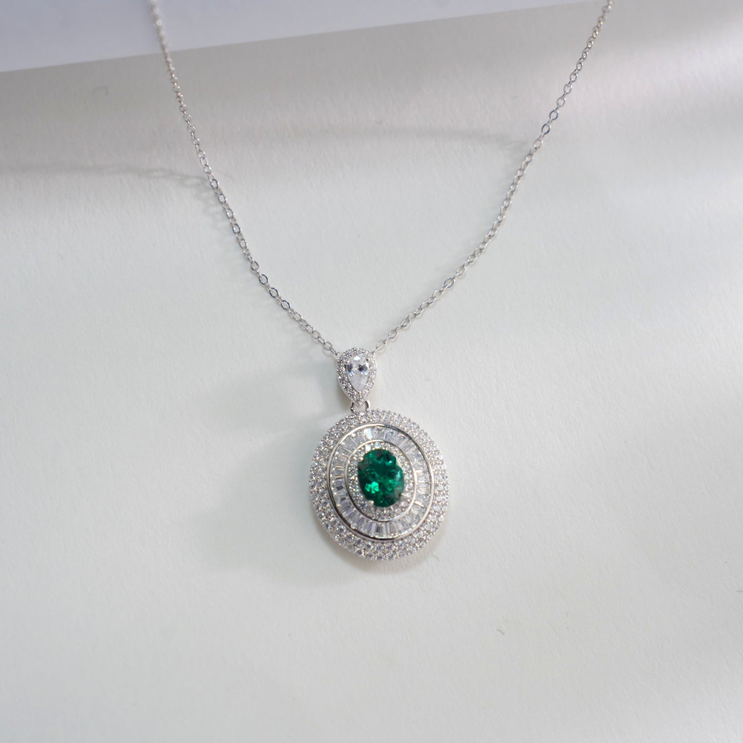S925 Sterling Silver Emerald Oval Halo Necklace, Round Diamond Versatile - Photo 4