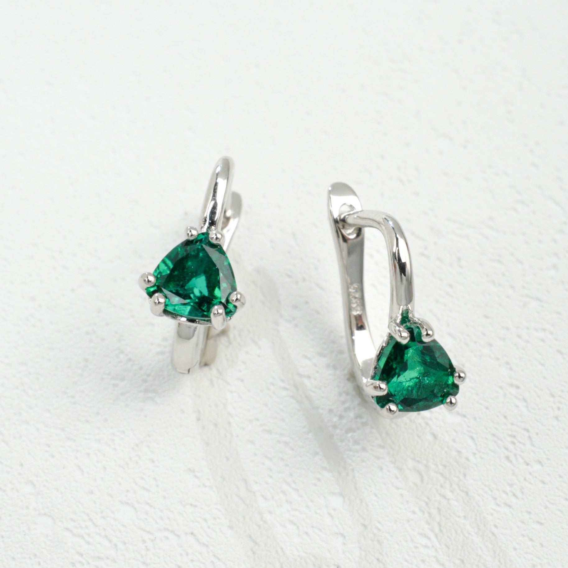 S925 Silver Triangle Lab Emerald Ear Cuff, Simple Green Gemstone - Photo 6