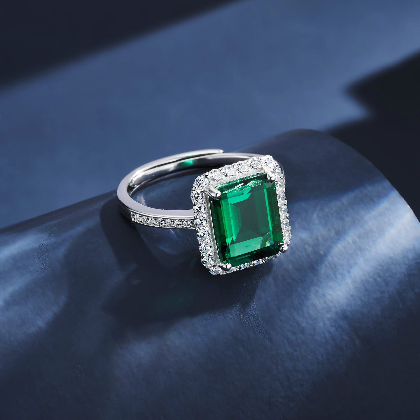 S925 Silver Emerald Elegant Refined Ring for Women - Photo 2