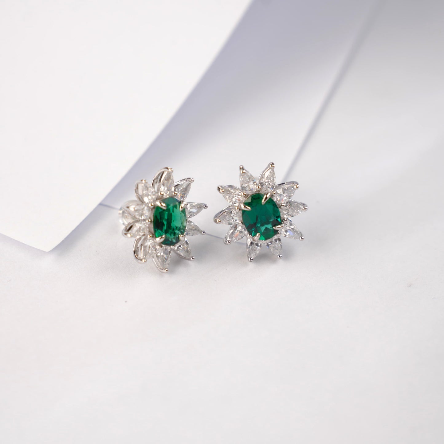 925 Sterling Silver Lab Emerald Sunflower Stud Earrings, Vintage - Photo 2